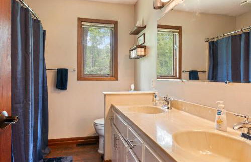 Large Home with lake views and space to entertain friends - Foto 20