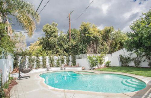 Enchanting Sherman Oaks Home With Pool permit #HSR two five zero zero 3222 - Foto 4