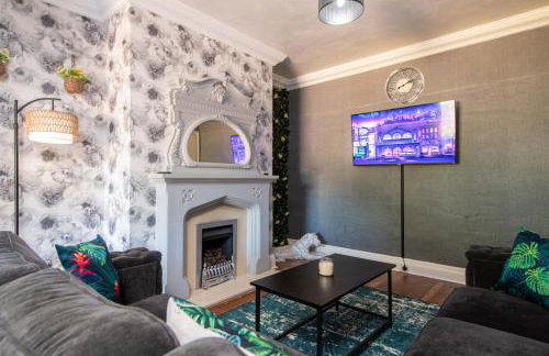 Large House for Groups with Huge Driveway - FREE PARKING - Photo 14