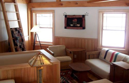 Stunning Waterfront Cabin with a Boathouse on Tupper Lake in New York - Foto 11