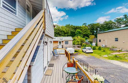 Shorebreeze Inn - Photo 2