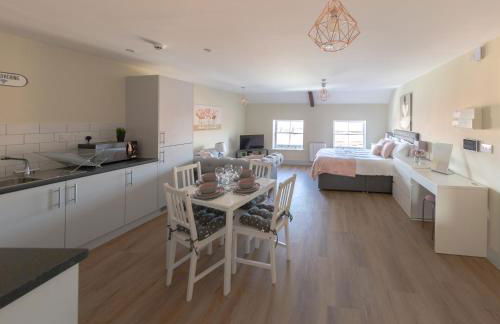 Hereford City Centre - Apartment 9, Isabella House - Modern Apartment In The Heart of The City - Sleeps 4 Guests - Hosted by RENTMYHOUSE - Photo 12