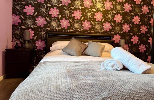 Stylish 3-Bed Family Pet-Friendly Home with Garden - Foto 25