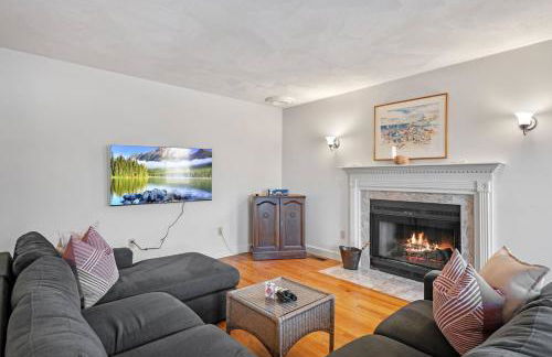 Private Pickleball | Family Friendly | Sleep 18 - Photo 5