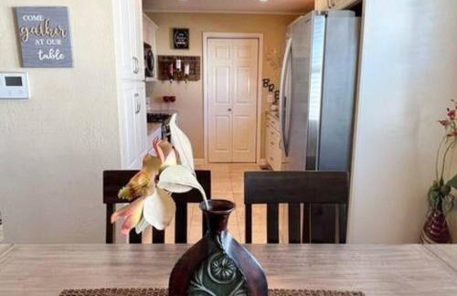 2 Bdrm Home with 3 beds mins from Casino - Photo 4