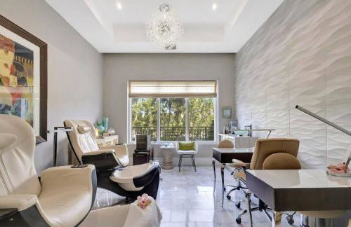 2B Beachfront condo! Pool! Games! 15 mins to PBI! - Foto 59