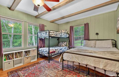 20 acres w Private Pavilion, Fireplace & Fire Pit - Foto 28