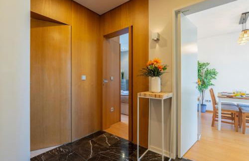 Modern Flat with Workspace in Foz by HostWise - Foto 23