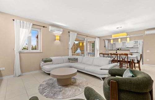 Holiday Home Romantische Villa mit Meerblick- Pool und Jacuzz by Interhome - Foto 16