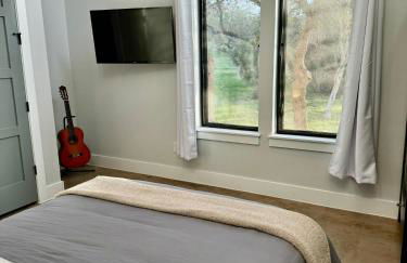 Upscale Modern Hill Country Home! Has it ALL! - Foto 37