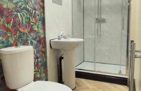 Newcastle CITY APT35,FREE STREET PARKING,4 BEDROOM HOUSE,8 SINGLE BEDS,FULL KITCHEN,ALL ROOMS WITH TVs,NETFLIX - Photo 8