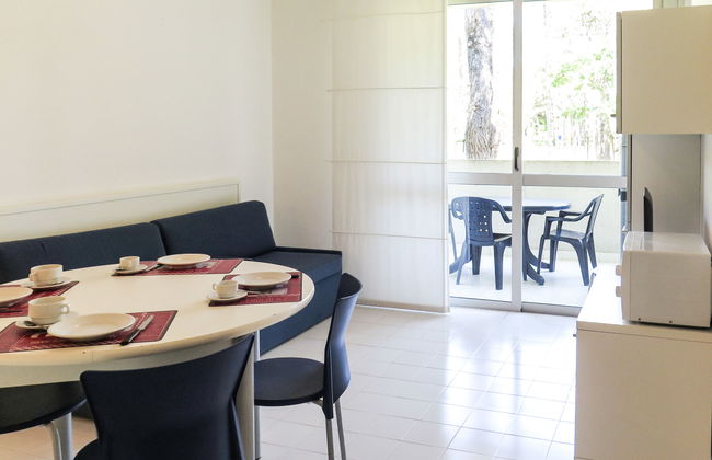 2 bedroom Apartment in Lignano Sabbiadoro with swimming pool and garden - Photo 4