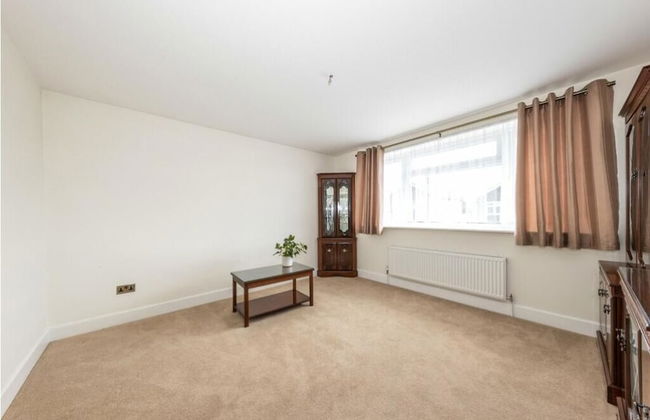 Beaconsfield - Photo 2