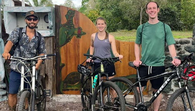 Groupe de cyclistes avant de commencer la balade à vélo