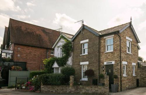 Gorgeous House near Windsor & River Thames - Photo 29