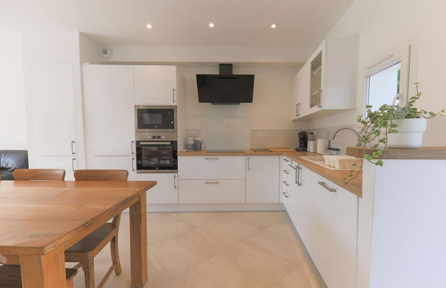 Superb Vacation Home With Pontoon - Photo 15