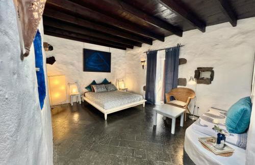 Stylish Getaway With Secluded Patio in Lava Finca - Photo 7