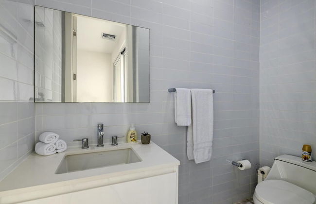NEW 2BR Condo in of Palm Beach Walk 2 Beach - Foto 14