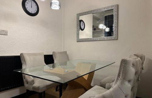 4BDR House By Homesy - Short Term Rental Cardiff - Ideal for Contractors - Foto 56