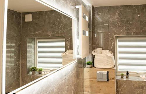 Cosy 2 Bedroom Apartment - Free Parking, Fast WiFi and Smart TV by Tejza Property - Foto 5