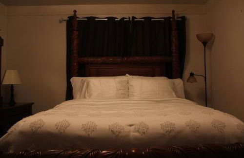 Beautiful, Cozy Stay in Oak Park, Queen Bedroom, Work Setup & Backyard Grill - Foto 18