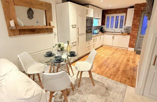 Fantastic 2-Bed House with Parking - Hosted by Hutch Lifestyle - Foto 7