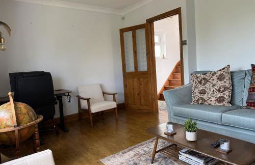 Caterham 3 Bed House, Free on street Parking - Photo 19