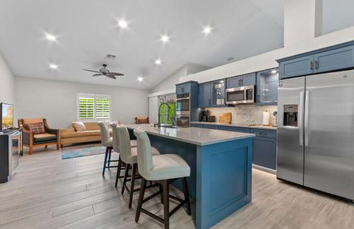 Modern Luxury Retreat in Naples - Photo 19