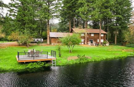 4-Bedroom Chateau in Southern Washington- Luxurious Retreat with Pond & Creek - Foto 8