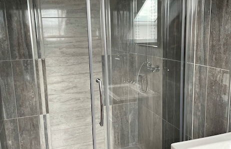 Luxury Waterfront Apartment - Photo 7