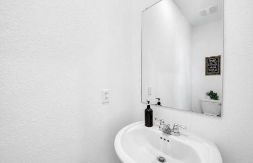 Austin Hideaway - King Bed, Game Room, FREE Coffee - Foto 11