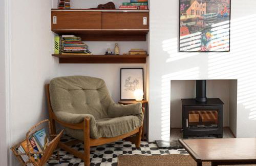 Cosy mid century Stockport with views, dog walks, woodburner - Foto 2