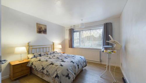 10 mins from Gatwick, jacuzzi, 8 persons - Foto 2