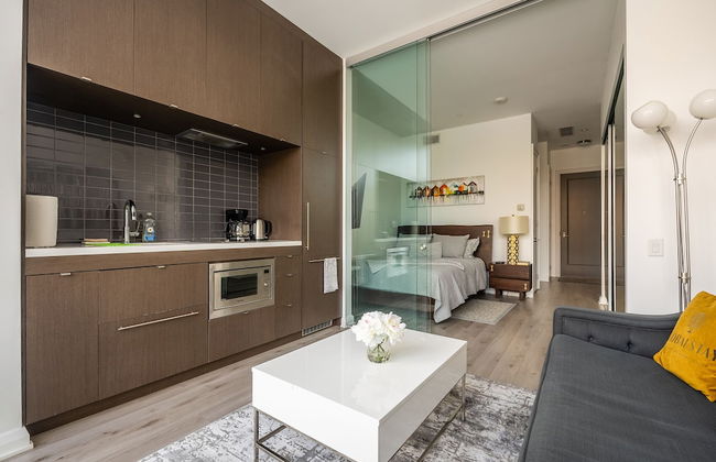 Charming Yorkville Condos - Photo 19