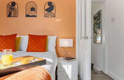 Metrolink Steps Away • Fast City & Airport Links - Foto 12