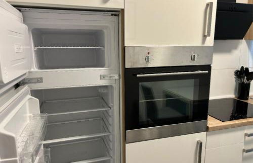 Spacious Apartment with Balcony - nearby Schlosspark - APOLONIAliving - Foto 15