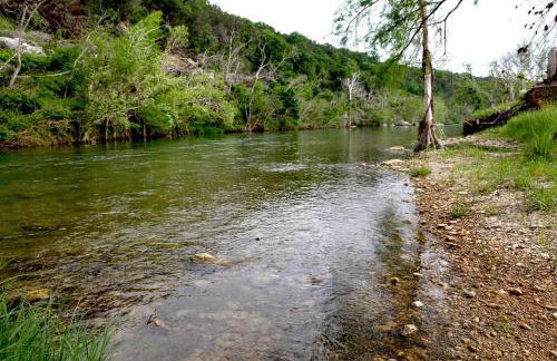 Large Luxury Blanco Riverfront Home with Pool - Foto 37
