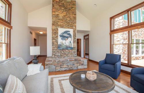 River Haven with Hot Tub - Foto 1