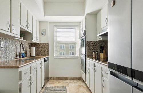 Sunrise at the Beach - 2BR Apt with Scenic Views - Foto 28