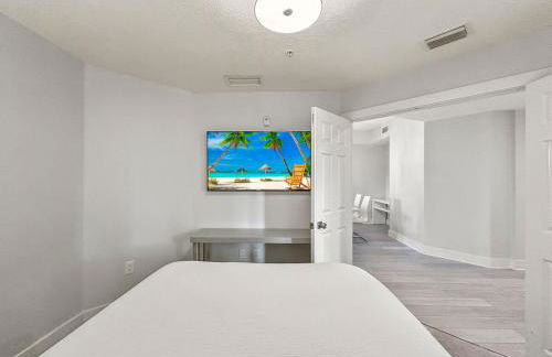 Family-Friendly 3-Bedroom Condo for 6 and 5 min to Disney - Photo 8