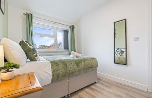 Centrally Located 4BR House By Hyped Properties Short Term Rental Agency With Free Parking Wolverhampton - Foto 25