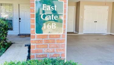 Eastgate 16B spacious comfortable - Photo 4