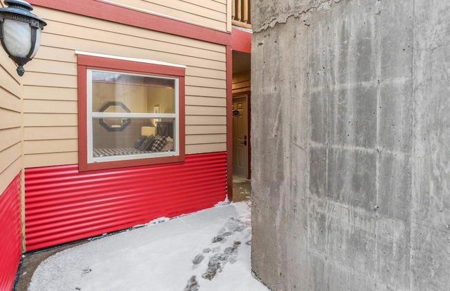I Spy - Cozy Pet Friendly, Ski In/Ski Out Condo with Private Hot Tub - Photo 34