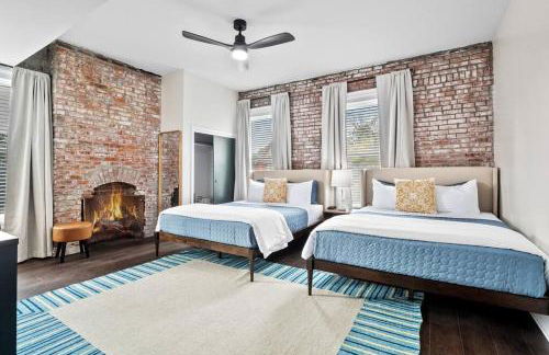 Luxury Living: Grand 7BR/5BA near Everything - Photo 49