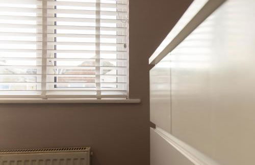 Modern 2-Bed Near Station - Ideal for Relocations & Contractors - Foto 10