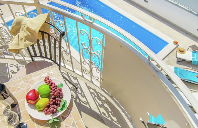 Modern Villa with Private Pool & Hot Tub near Center & Beach - Photo 18