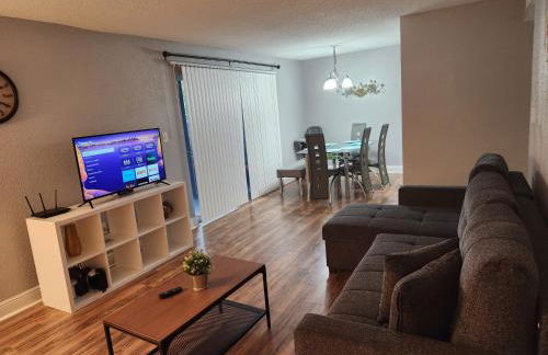 Beautiful 2-Bedroom Condo Near Universal and other Orlando Attractions, King Bed & Wi-Fi - Foto 12