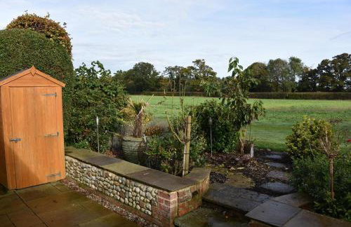 Pet Friendly, Border Cottage, Norfolk - Photo 14