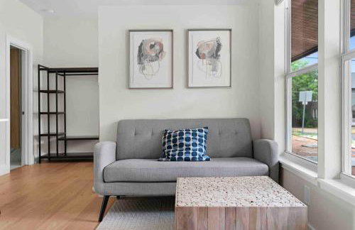 Superb location steps to DT and UT - Foto 2