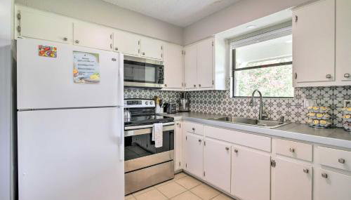 Bright Jonestown Retreat with Yard and Porch! - Foto 3